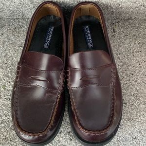 Like new Sperry boys loafers size 2.5 dress shoes
